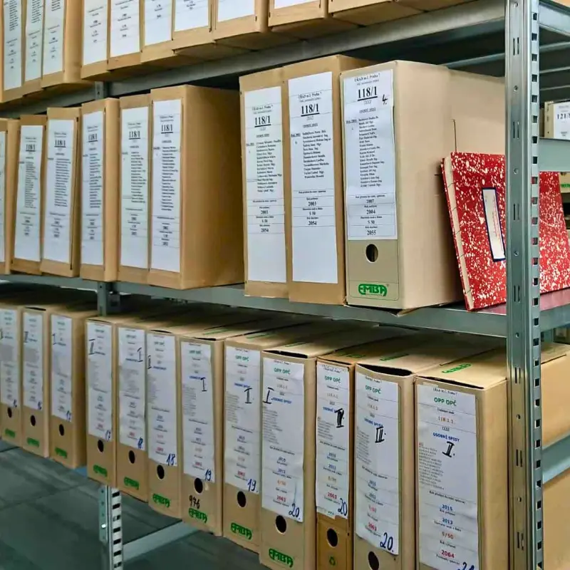 Kovové policové regály na šanony