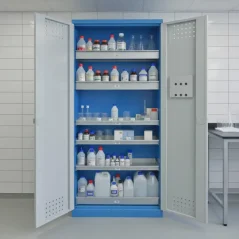 Kovová skříň na chemikálie svařovaná