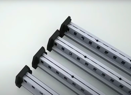 Plastové patky pro sloupy policového regálu VARIMO