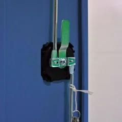 Pákový rázvorový mechanizmus a dvojrozvorový uzáver s cylindrickým zámkom