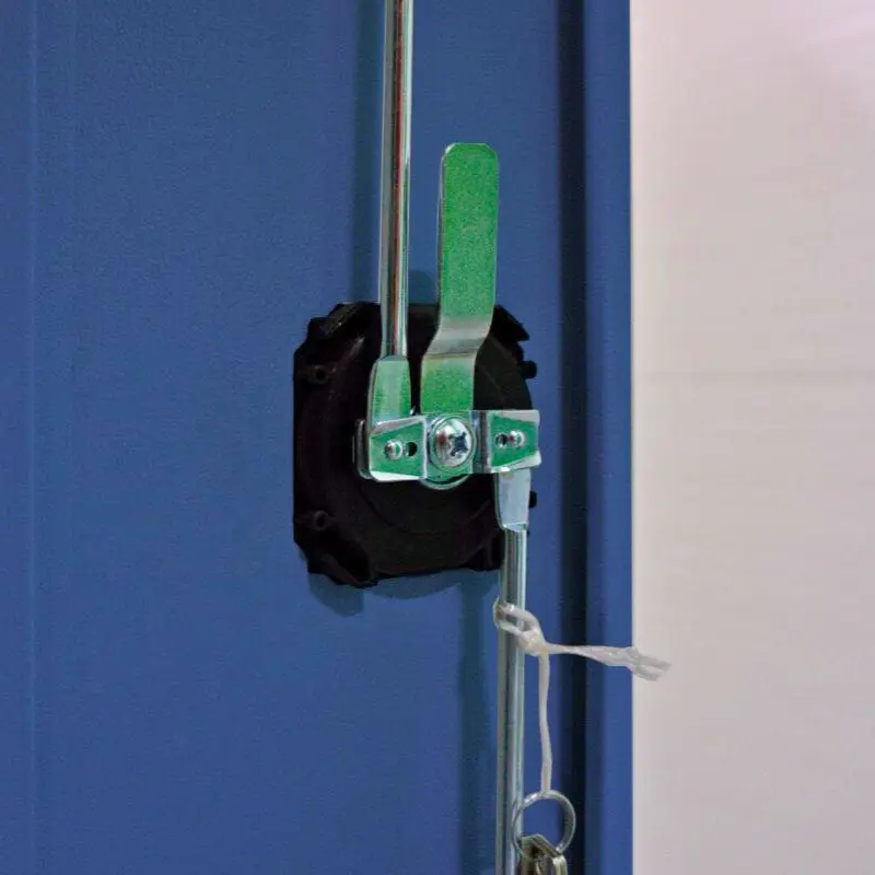 Pákový rázvorový mechanizmus a dvojrozvorový uzáver s cylindrickým zámkom